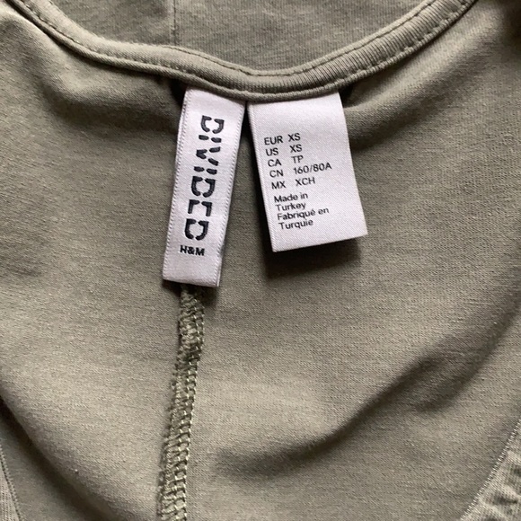 H&M Divided V-Neck Casual Dress - Picture 3 of 4